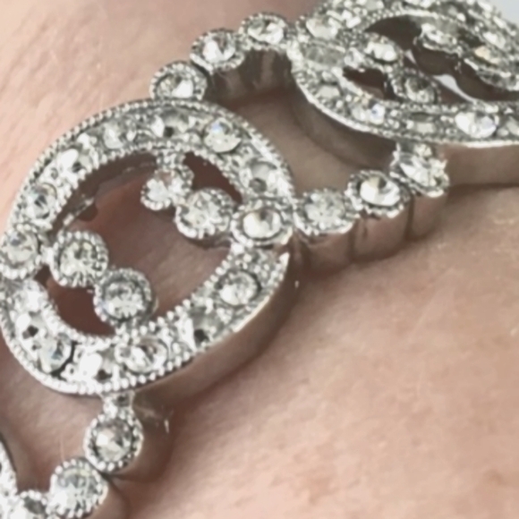 🩶🐈‍⬛🩶 Awesome Interlocking Circle Rhinestone Stretch Bracelet - Picture 5 of 5